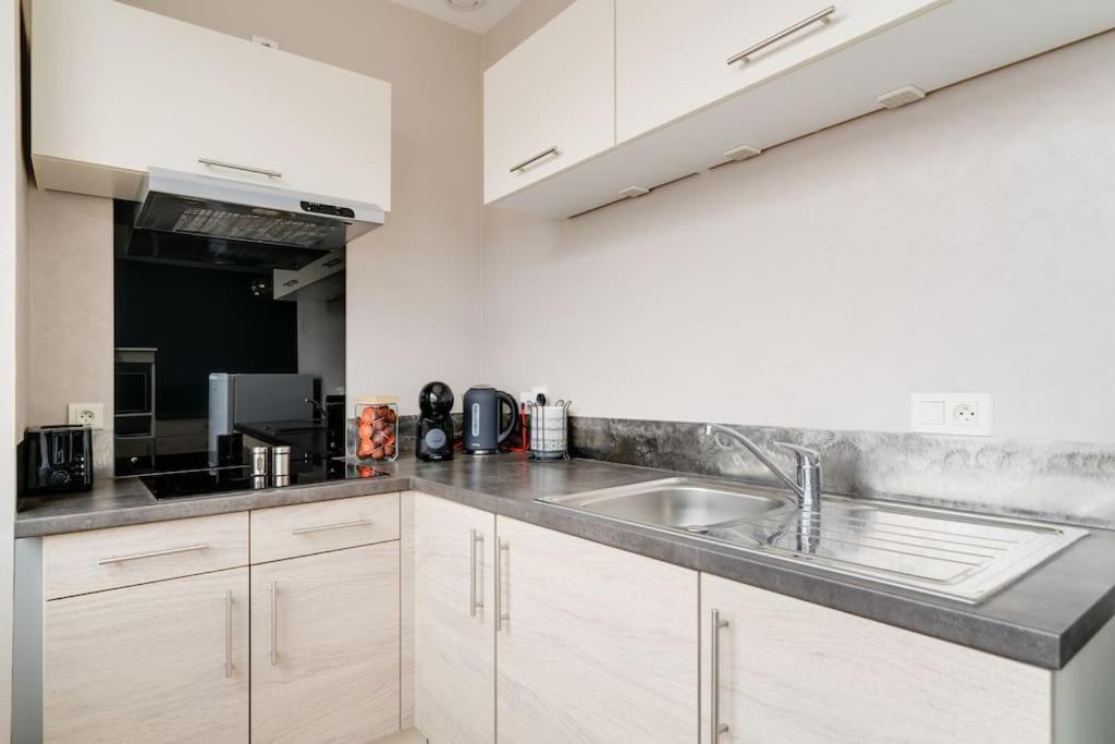 Superbe Appartement A Une Minute A Pied De La Gare Epinal Exterior photo