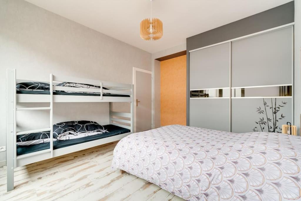 Superbe Appartement A Une Minute A Pied De La Gare Epinal Exterior photo