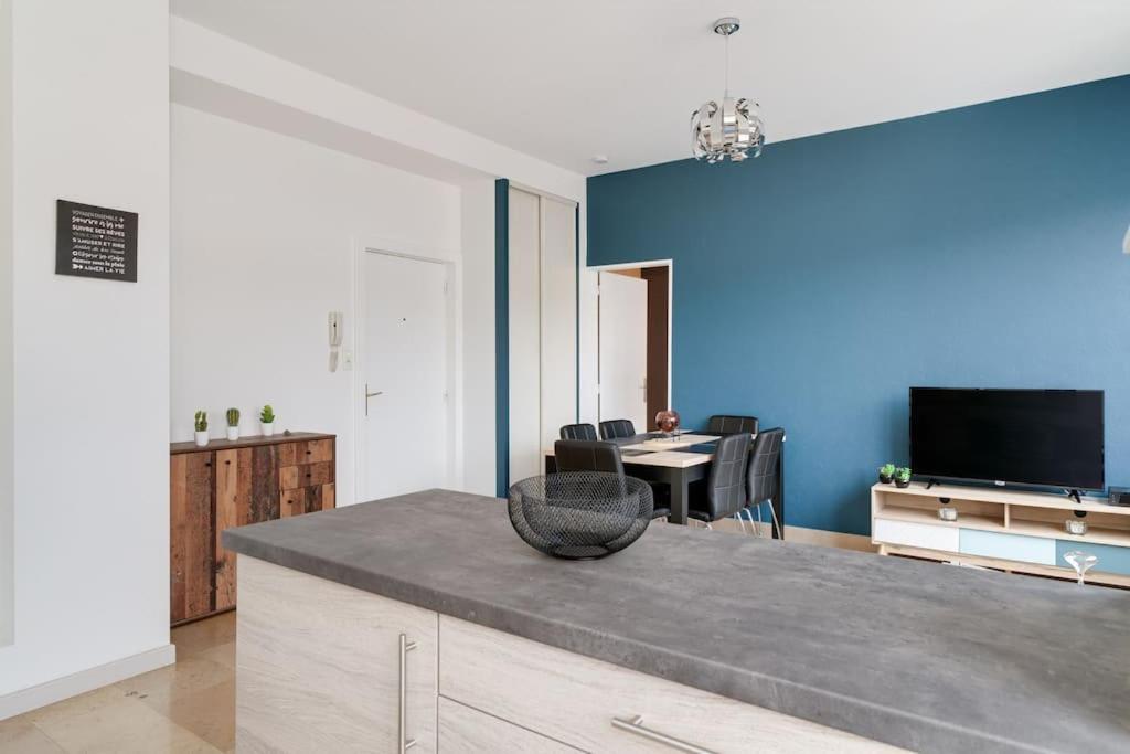 Superbe Appartement A Une Minute A Pied De La Gare Epinal Exterior photo